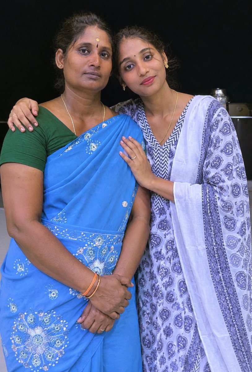 Jananik5n's tweet photo. my sweet mom https://t.co/q198PZkoOE