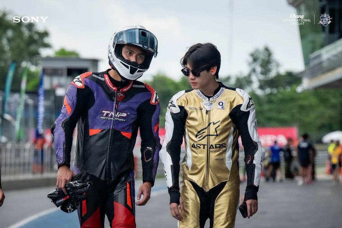 ohmretriever's tweet photo. พ้มรักสนามช้าง รูปดีทุกรูปเลย 🧡💙

OHM PAWAT FIGHTING D3
#BRICSBK2026Round3xOhmpawatD3
#ohmpawat #ingasavanund https://t.co/eGCggJjSvt