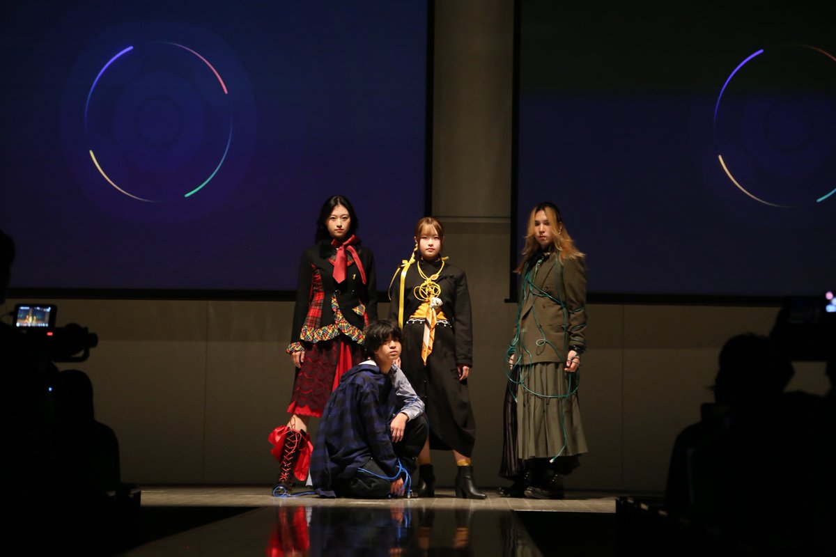 gdgkwansai's tweet photo. ✨11:30〜 Track A
『Fashion show』スタート！

技術だけでなく、ファッションとの出会いも楽しめるDevFest。ぜひご覧ください！
📺配信はこちら
https://t.co/JiQ59Ra8lO
#DevFestKansai https://t.co/kH9iPFCfdU