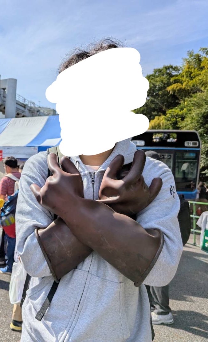 tetujo_yamato's tweet photo. 鉄道用品中古販売で7000Vに耐えられる高電圧ゴム手袋を入手💪
1000円はマジで破格です https://t.co/f4k6OSsbwj