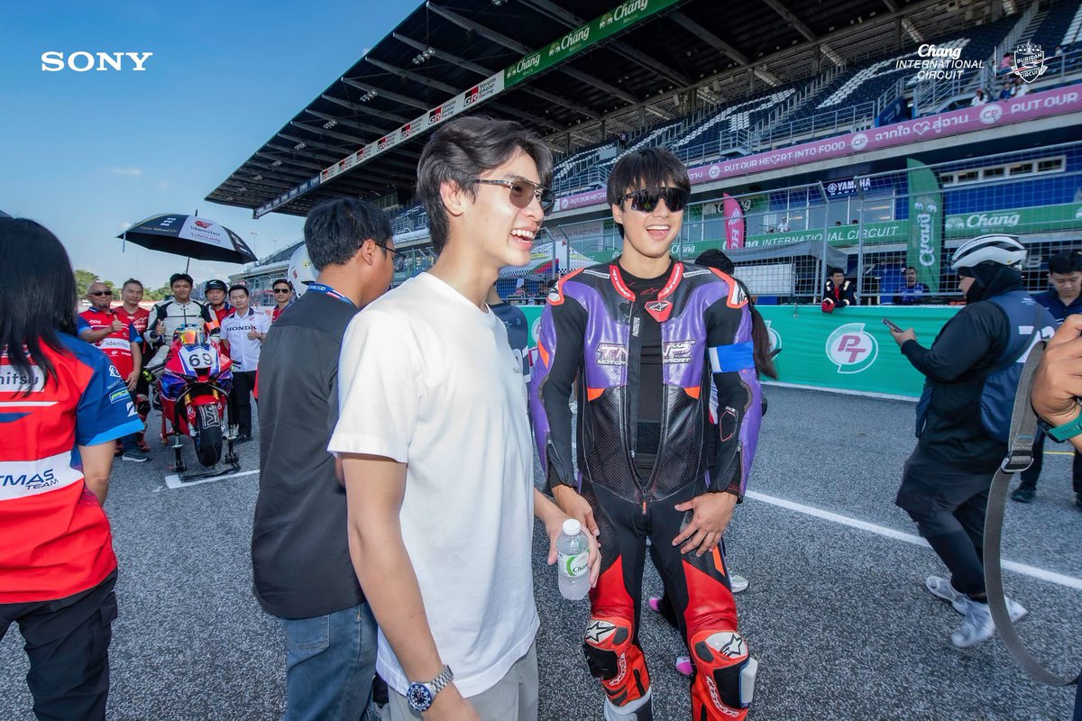 ohmretriever's tweet photo. ไม่ห่างกันเลย คนน้องตัวติดตลอดคนพี่จริงๆ 🥹🥹

OHM PAWAT FIGHTING D3
#BRICSBK2026Round3xOhmpawatD3
#ohmpawat #ingasavanund https://t.co/WL8c27LJ4X