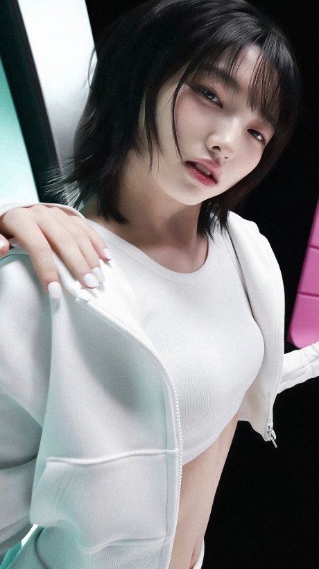voraloops's tweet photo. her aura is CRAZYYY #A2OLITE #VORA https://t.co/Vvi9hv50Az
