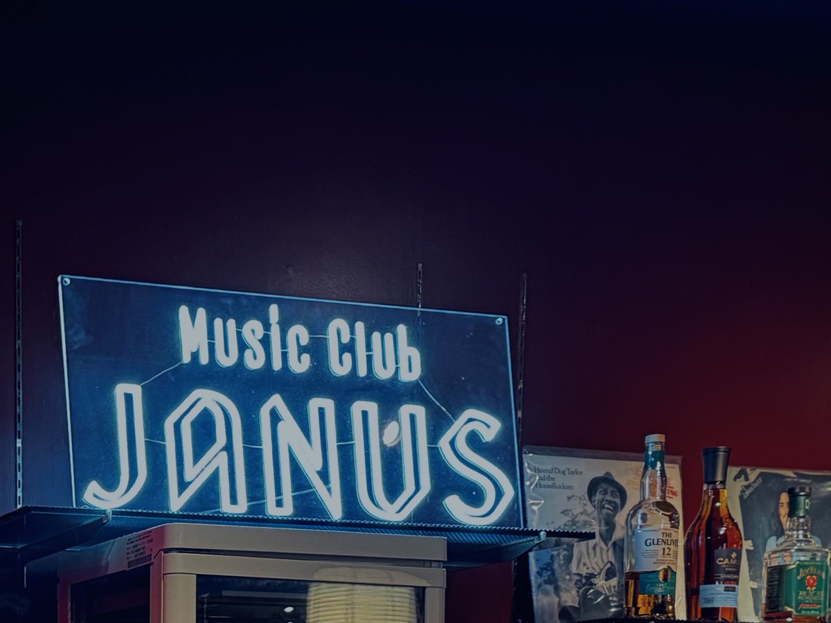 80emime08's tweet photo. 弾き語りツアー 「響縁Ⅲ」
大阪 : Music Club JANUS🪩.✳︎
尽きることのない森大翔さんの音楽に圧倒されて、感覚が揺さぶられて、夢か現実かわからなくなるほど°˚*:.
繊細で鮮烈なギターの音色、まっすぐ豊かな歌声と言葉の奥深さ( ˘̩̩˘)◦₊⁎♫
すべてが心に響く最高のLIVEでした⭐️<<
#大翔_響縁3 https://t.co/FPvdtQXeA9