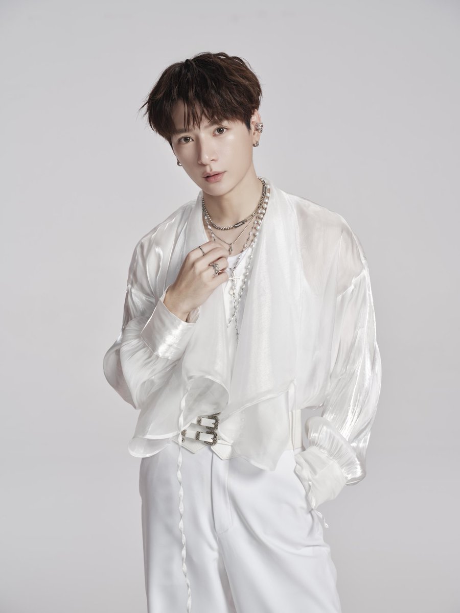 GooddayEnews's tweet photo. HAPPY BIRTHDAY TO Krist @kristtps 

#KristPerawat
#KRISTOBER18
#GooddayENews https://t.co/xrvJxvPjxh