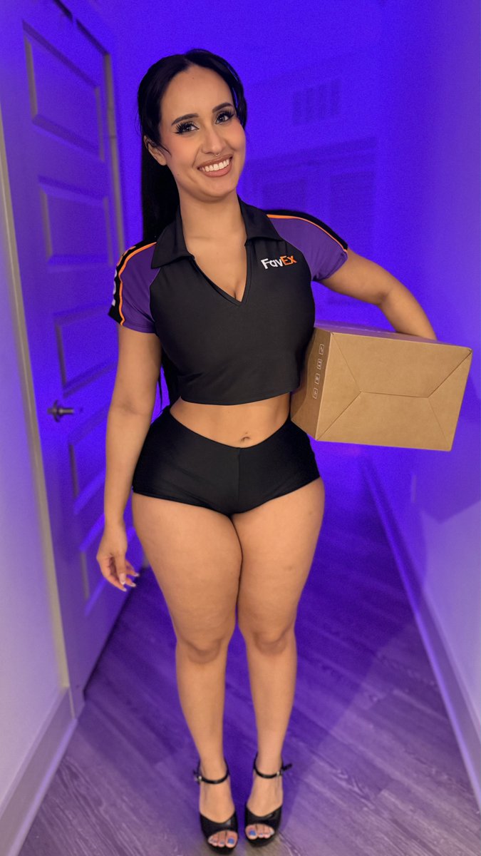 bluebeari3's tweet photo. You've got a package,  shall I leave it at your door or bring it in https://t.co/VyKuhJvVYK