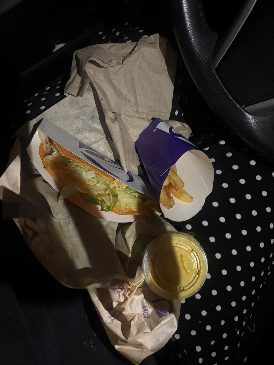 l1vingdeadgal's tweet photo. Almost 30 hr fast and I got Taco Bell the 3 Doritos locos tacos are 510 cals and I got fries 330 

I had 2 tacos and didn’t finish the fries 
340 + ?? I would say I consumed around 500 cals thx for having dinner with me this is the last fast food I need to do grocery shopping https://t.co/Hj8KbmMkbJ