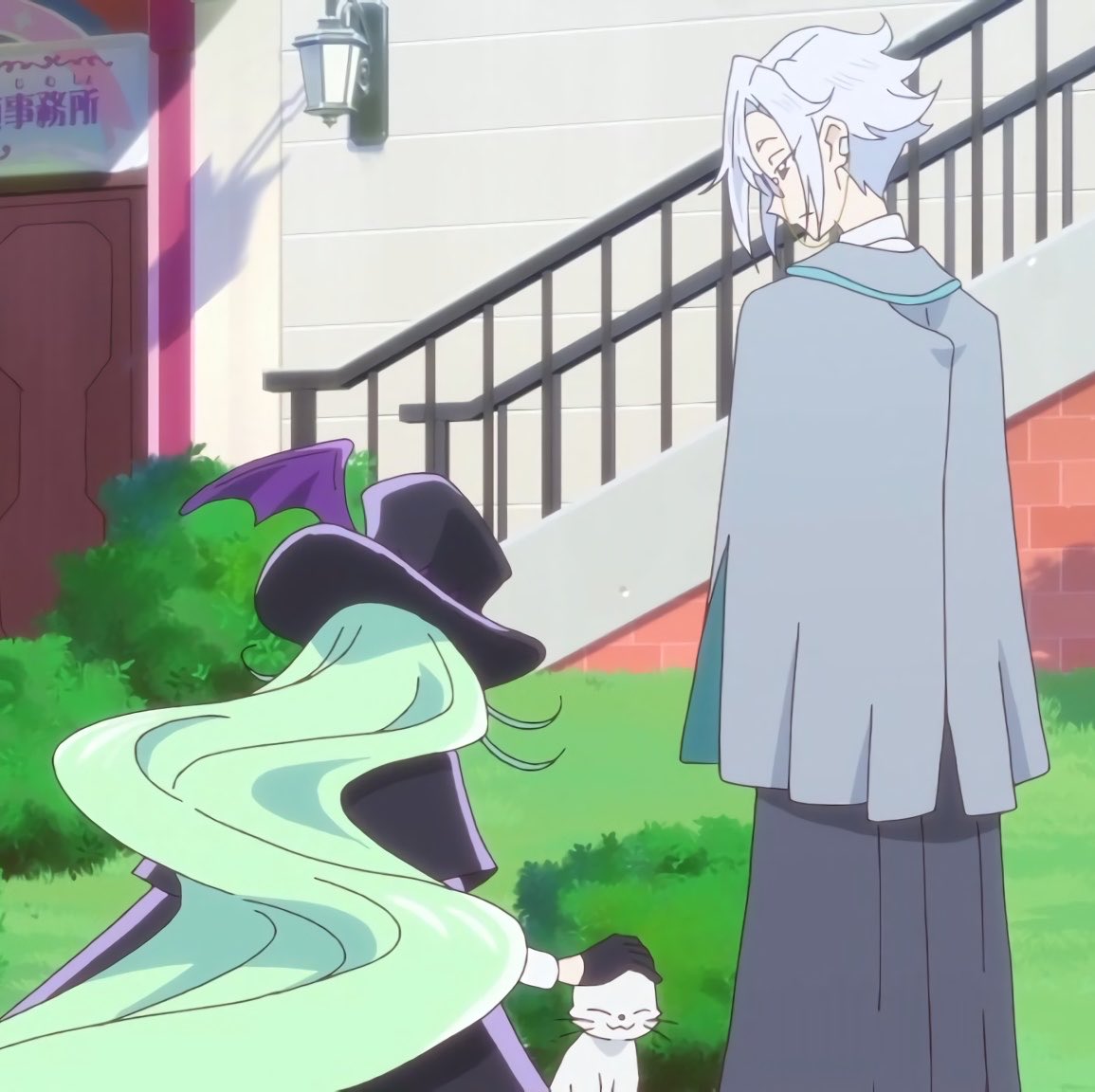 dkprecure55's tweet photo. 猫可愛いって呑気になでなでしてる彼女と次の予定詰まってるから早く立ってほしい彼氏にしか見えん https://t.co/iPW9RIxOg2