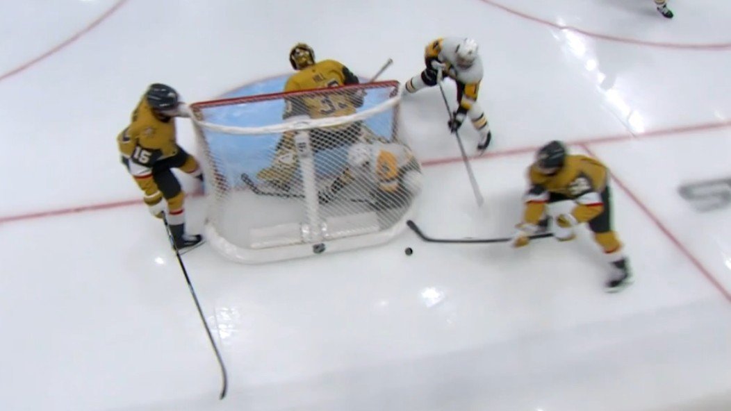 fartenjoyer3's tweet photo. BEN KINDEL SHOVED INTO NET: 100 YEARS OF PUNISHMENT FOR VEGAS GOLDEN KNIGHTS https://t.co/BPMIvpNWGU