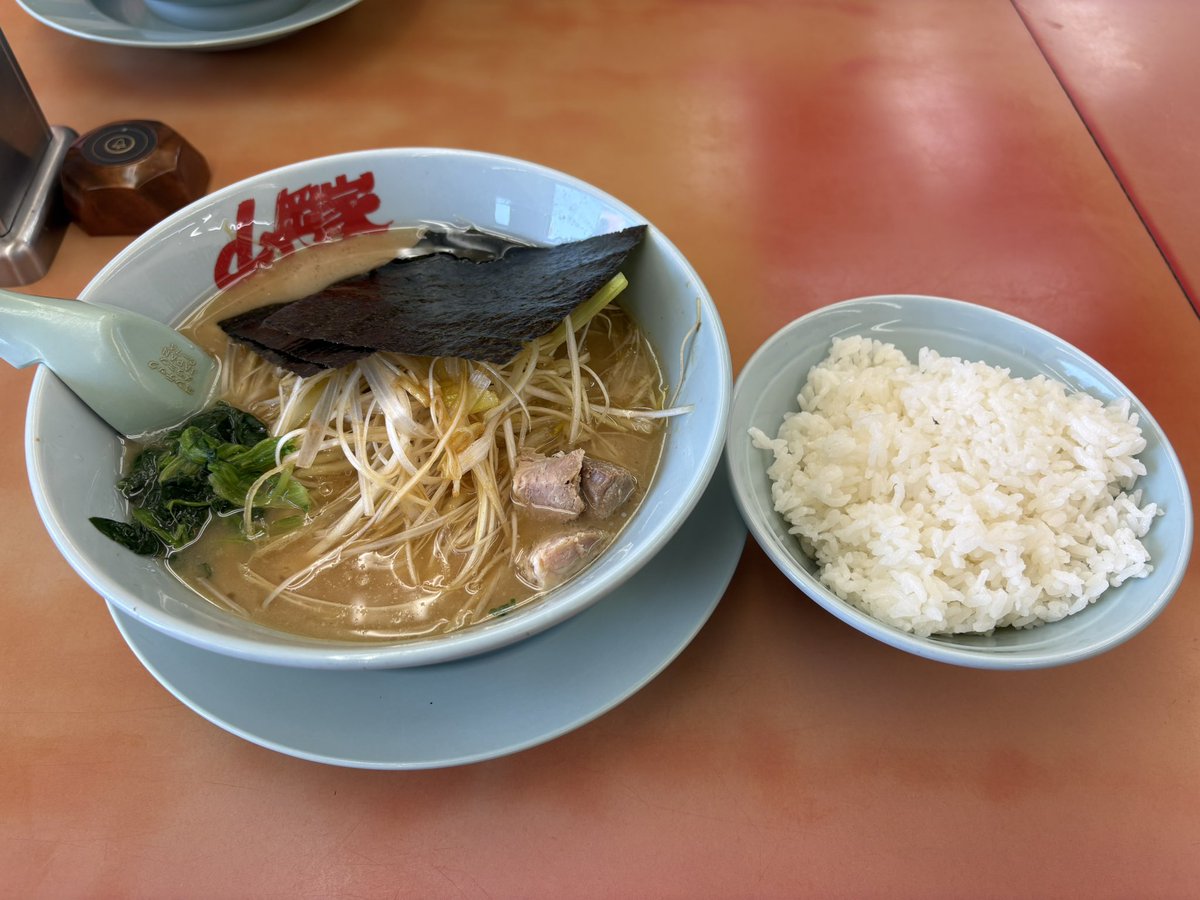 ishii86Masa's tweet photo. 初めての山岡家
デフォだと麺の量が少ないですね
🍚の硬さが好みじゃない https://t.co/1xdcIkKRpb