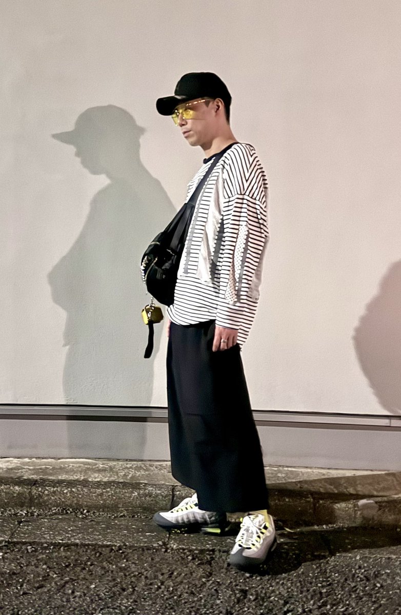 rainbowakamiya's tweet photo. 夜は少しずつ涼しくなってきたね
長袖も少しずつ

昨日の私服📸

トップス：FACETASM
パンツ：ChristianDADA
靴：NIKE AIRMAX95イエローグラデ
帽子：ニューエラ

このカットソー一部メッシュになっててかわいい
#若宮コレクション https://t.co/mNvcnkgvQe