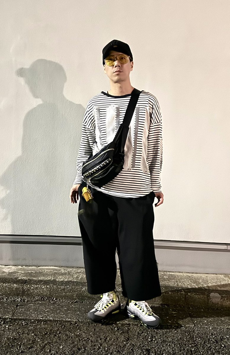 rainbowakamiya's tweet photo. 夜は少しずつ涼しくなってきたね
長袖も少しずつ

昨日の私服📸

トップス：FACETASM
パンツ：ChristianDADA
靴：NIKE AIRMAX95イエローグラデ
帽子：ニューエラ

このカットソー一部メッシュになっててかわいい
#若宮コレクション https://t.co/mNvcnkgvQe