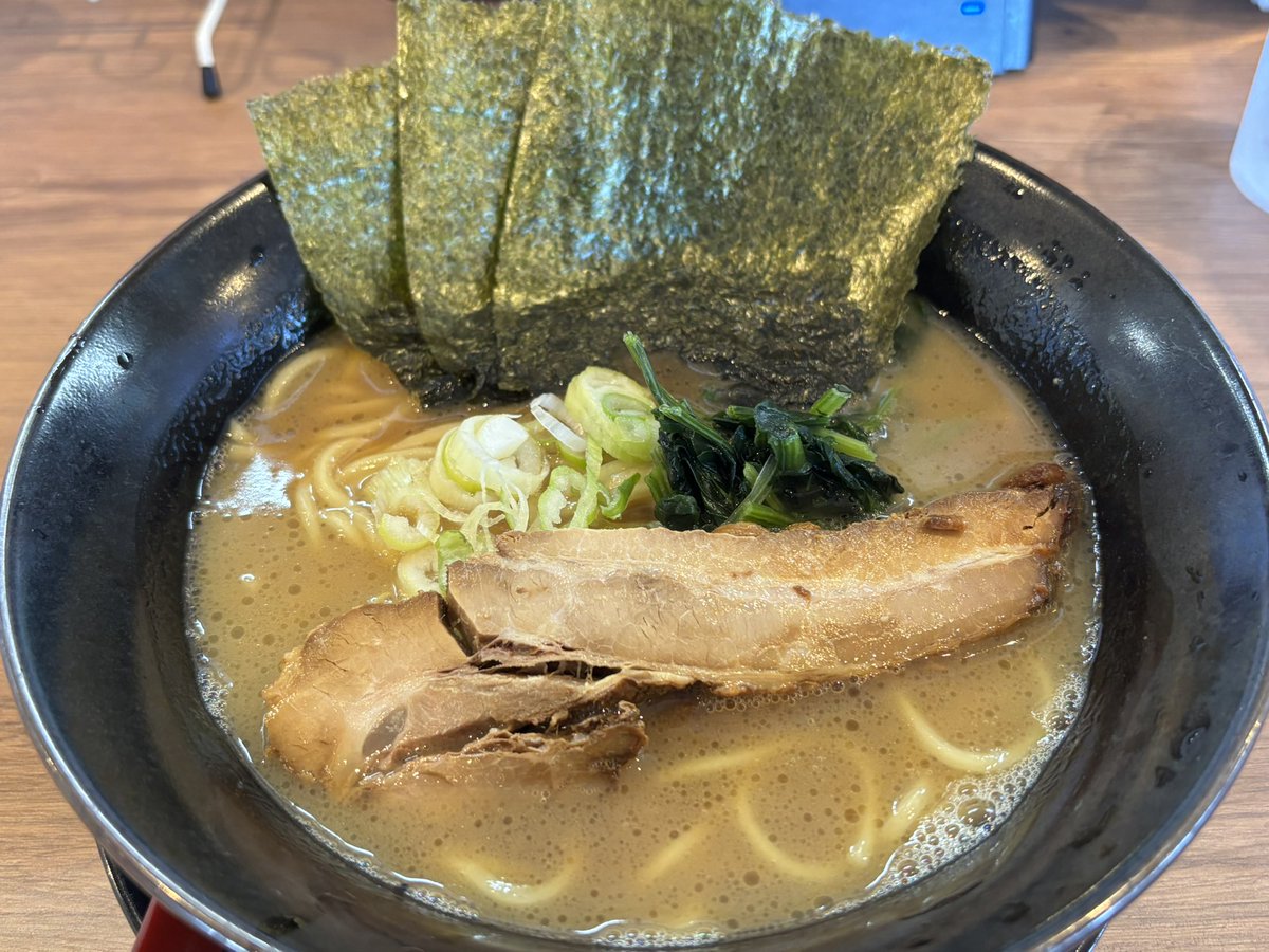 milkqnc525's tweet photo. ヘアサロンの店主に勧められた麺屋達にて麺活🍜
美味いやん！ https://t.co/fsIdpsRJ5Q