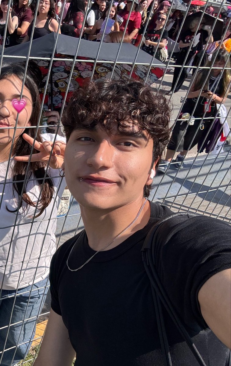 A_iden_lovers's tweet photo. hola, ahora después de procesarlo, subo esta foto con Fabi, solo digo que es irreal (Fabi te adoro) https://t.co/QVnQpkuIKc