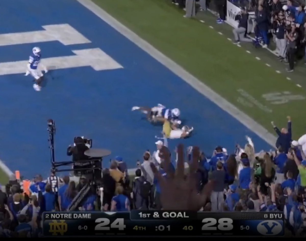 ChrisVannini's tweet photo. Did Notre Dame have 1 second left? https://t.co/usYqttTr7w