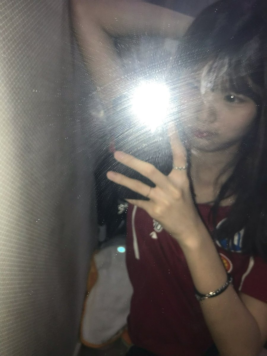 mme0w_3_'s tweet photo. 섹시포즈 ㅋㅋ
#부산 #맘눌뎀 #셀카 #친구 https://t.co/LcRZfRJ41b