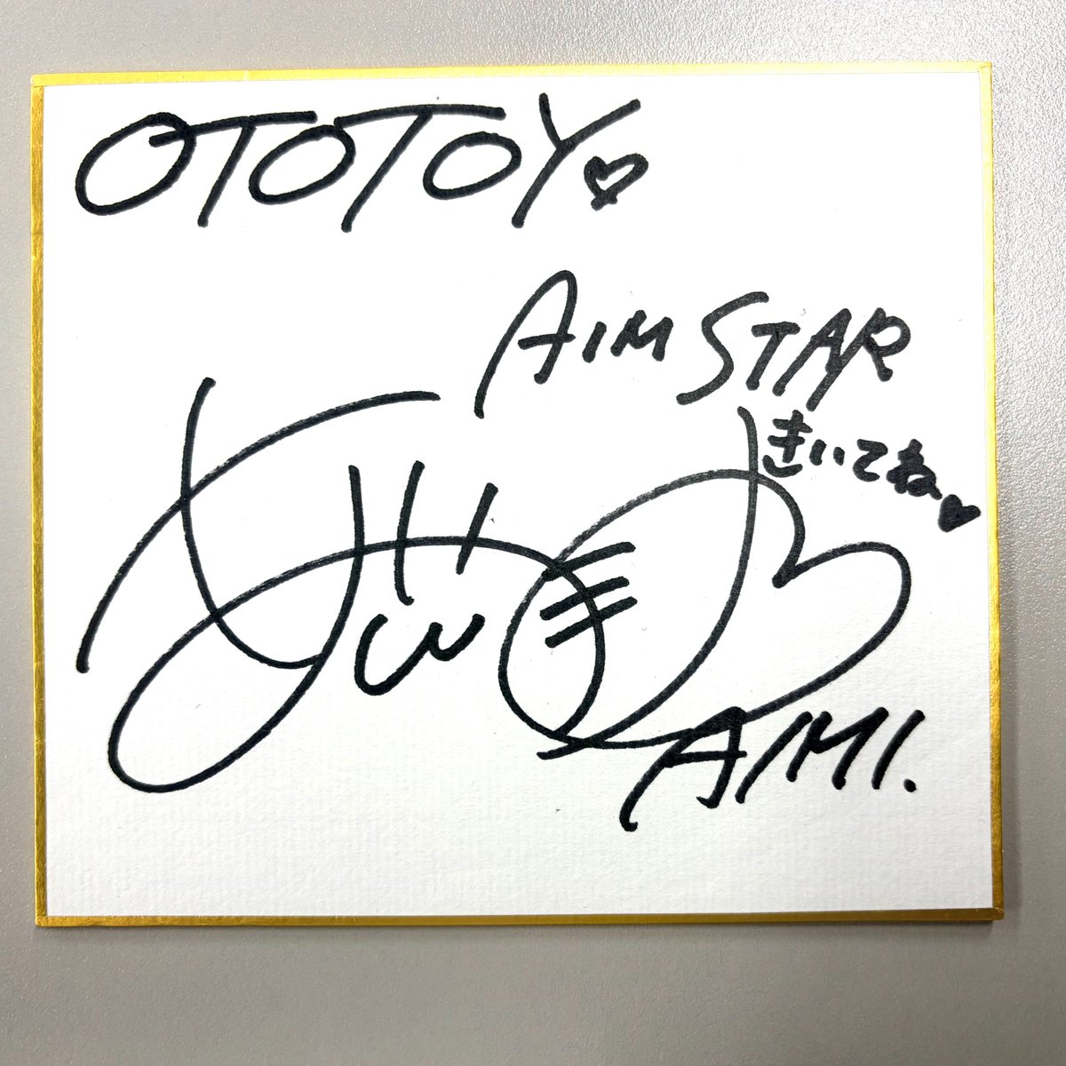 ototoy_info's tweet photo. 愛美のサイン色紙を抽選で1名様にプレゼント🎁

【応募方法】
・OTOTOY（ @ototoy_info ）をフォロー
・この投稿を「引用リポスト」

引用リポストの際に記事や音源の感想もお寄せください✅

締切：11月1日
@aimistaff @aimi_sound
記事⤵️
https://t.co/poRQ0hEbka https://t.co/l8JdPukPk2