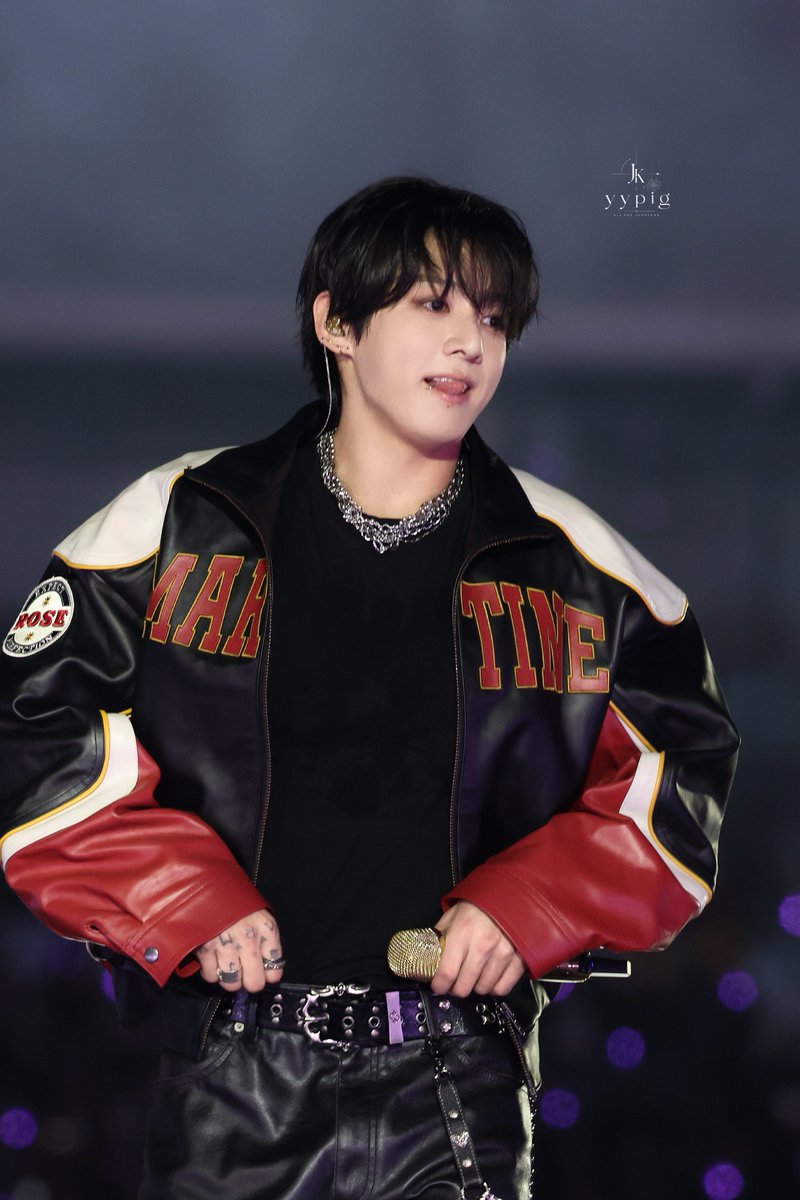 YYPIG97's tweet photo. 261017 SANTIAGO

 #정국 #JUNGKOOK @BTS_twt #방탄소년단
#BTS_WORLDTOUR_ARIRANG_SANTIAGO https://t.co/NFJO5CsGiF