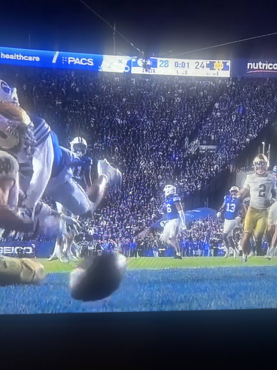 rustishaklefurd's tweet photo. @nocontextcfb 2nd picture is after the ball skipped 1 sec left https://t.co/q8ajrxTP3B