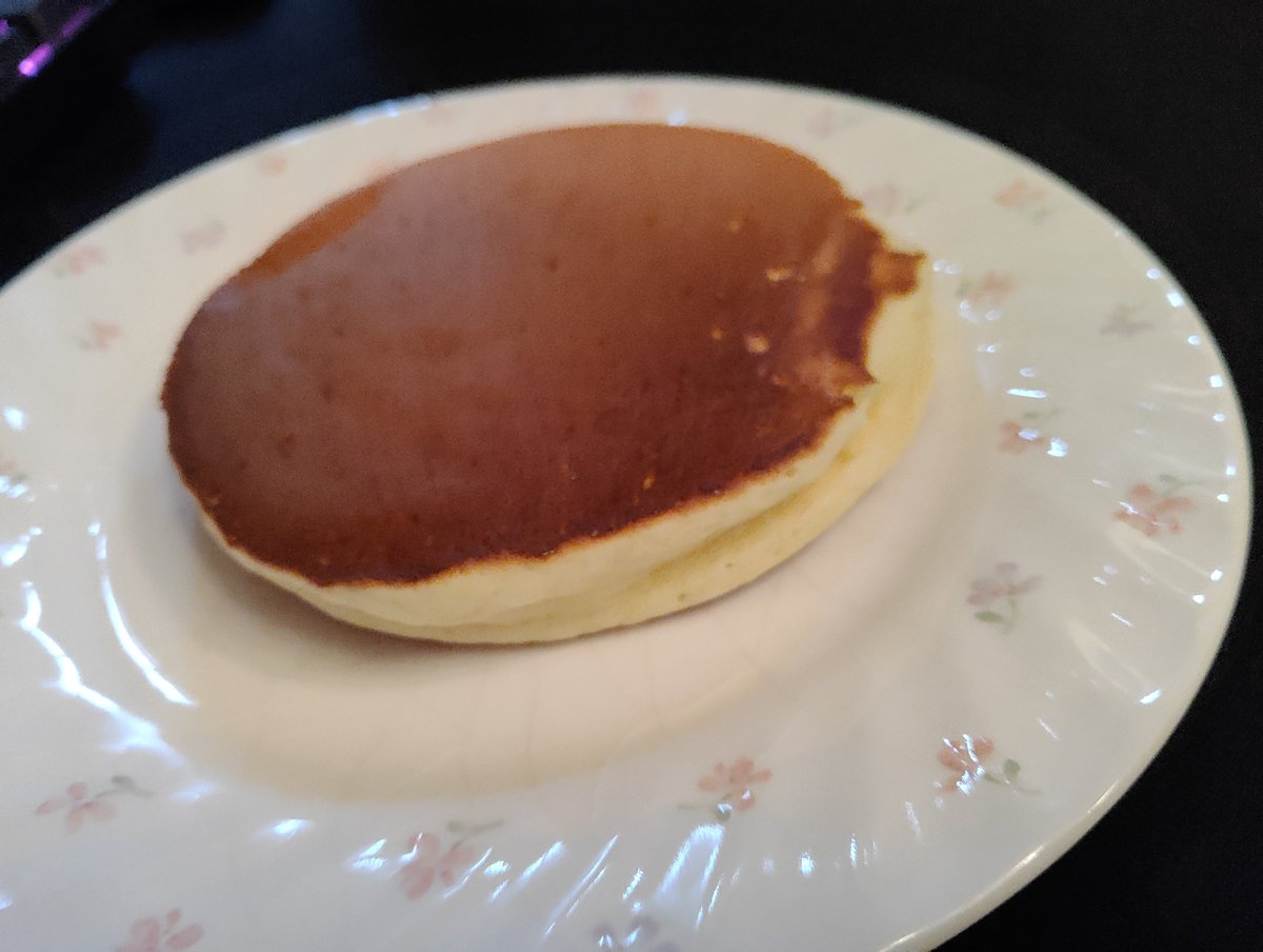 onitenmanda's tweet photo. 人生で初めてパンケーキ？ホットケーキ？作った https://t.co/yKZddpnJxy