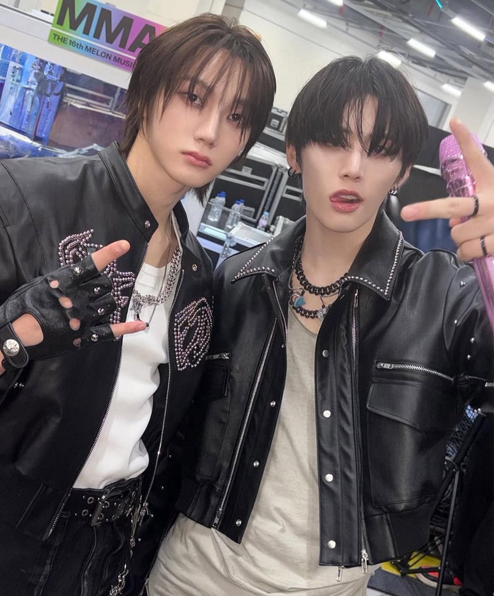 san08sung's tweet photo. 껌치즈 🐈‍⬛🐈 냐옹~ https://t.co/I6t7LM1d6T