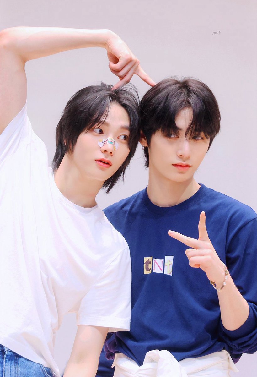 san08sung's tweet photo. 껌치즈 🐈‍⬛🐈 냐옹~ https://t.co/I6t7LM1d6T