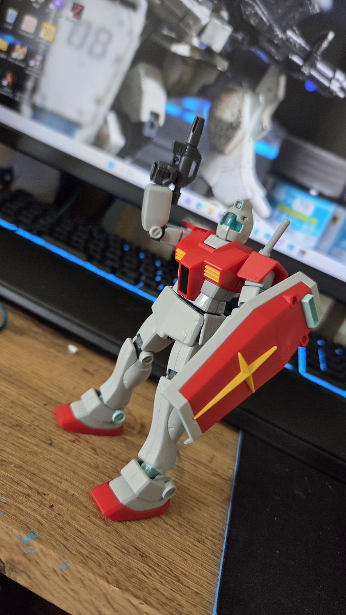 aspida42791's tweet photo. ジム買ったけど白だと思ってたところが水色でなんか解釈違い！！やだ！！
ってなってちょうどザクで余った白があったから塗り塗りしてやりました
#ガンプラ
#あすぴだガンプラ工房 https://t.co/lHfgV7HBgv