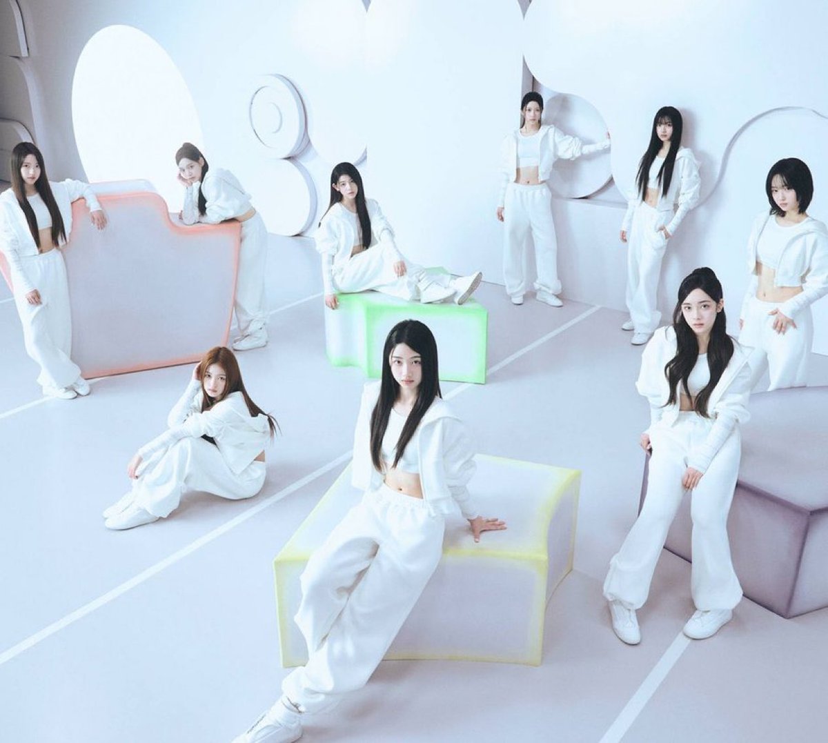 chartsA2Olite's tweet photo. New unreleased group concept photo of A2O LITE! https://t.co/siw52bsrua