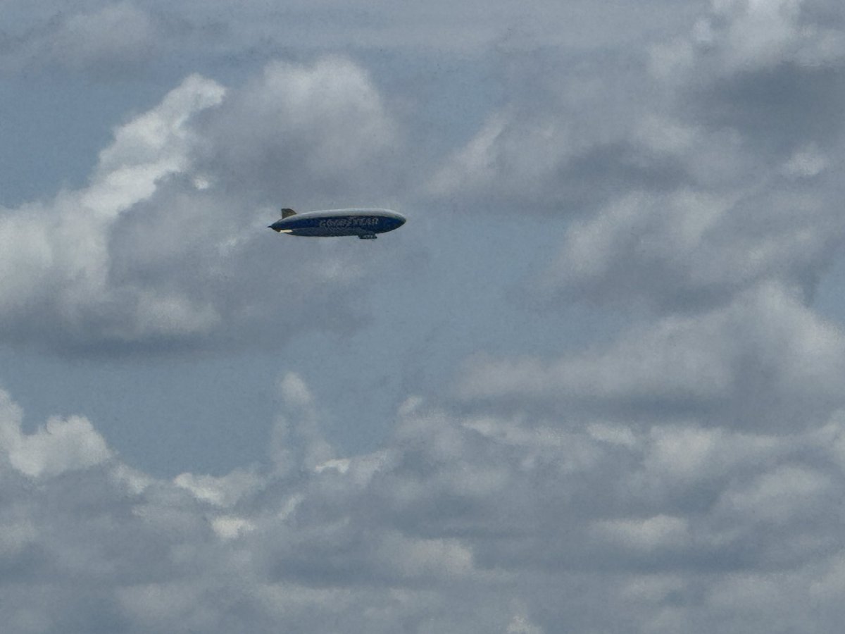 WalkerWalk35433's tweet photo. @GoodyearBlimp Eustis,FL https://t.co/1Eem3QYaWj