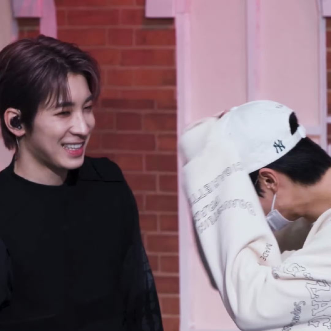 flexrdelacore's tweet photo. Selamat 2 tahun momen junnie naik panggung dan wonu kesenengan langsung NEMPLOK🥰🥰🥰🥰🥰 https://t.co/uHlQD71FtD