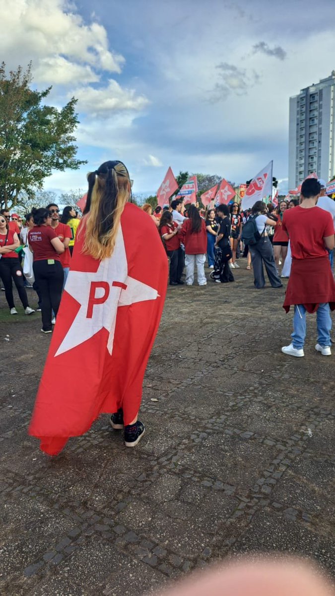 CORALdoline's tweet photo. Hoje foi dia de ir pras ruas
⭐️⭐️⭐️....
#PT #13LULAPRESIDENTECONFIRMA https://t.co/XG4rqqXSgG