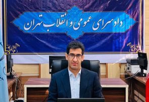 Fakalantari's tweet photo. آخرین تلاش‌های مسعودی کوشک، رئیس دادسرای ویژه اقتصادی، برای فراری دادن چهار متهم اصلی پرونده قاچاق ۱۶۰ هزار میلیارد تومانی، در حال شکل‌گیری است.
آیا قرار است بار دیگر متهمان این پرونده با تصمیمی قضایی از پاسخ‌گویی فرار کنند؟! https://t.co/R7gTyomaE0