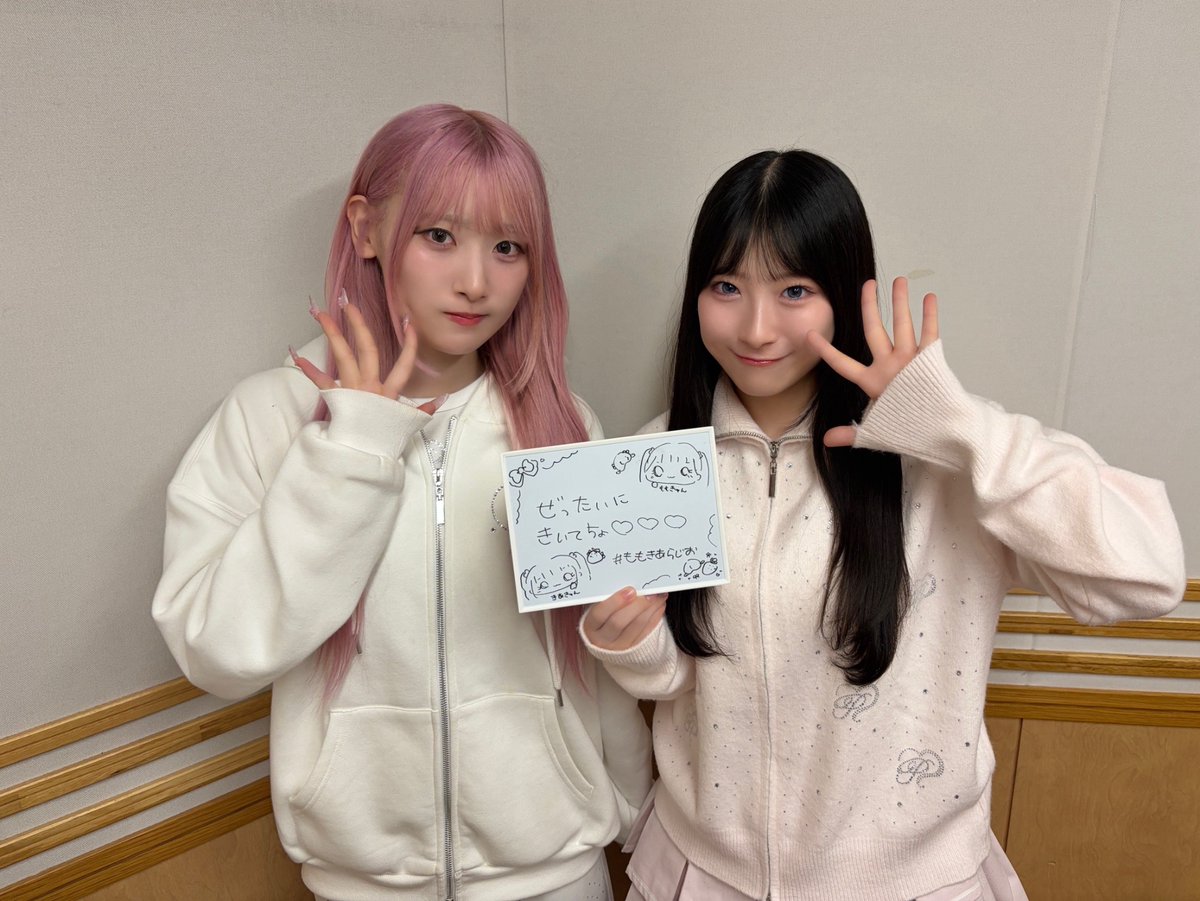 km_joqr's tweet photo. 「♡べり〜ぴ〜ち♡さんで〜♡」今夜9時から🍓🍑

▼イコラブ、「それスノ」に出演！✨
▼ももきゅん＆ノイミー、冠番組スタート！🩷
▼クイズ！イコノイジョイ！❤️‍🔥

https://t.co/Y57xOggWrY

お楽しみに🩷🩷
#ももきあらじお #齋藤樹愛羅 #櫻井もも #文化放送 https://t.co/ufRzBalxH1