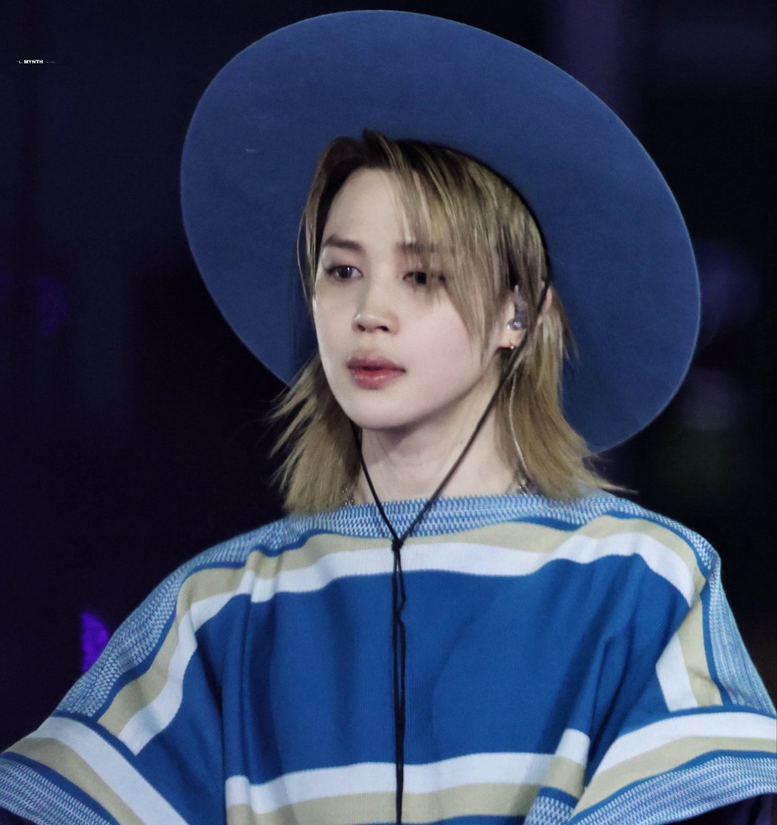 jiminmugged's tweet photo. he looks sooo good in hues of blues https://t.co/mwHyJxePLn