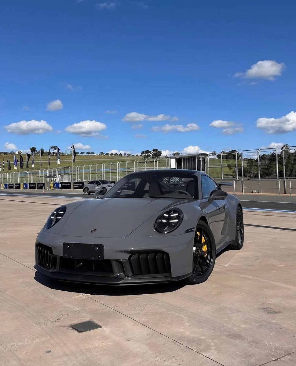 flowers3496's tweet photo. Porsche 911 https://t.co/He8vCRtRK4
