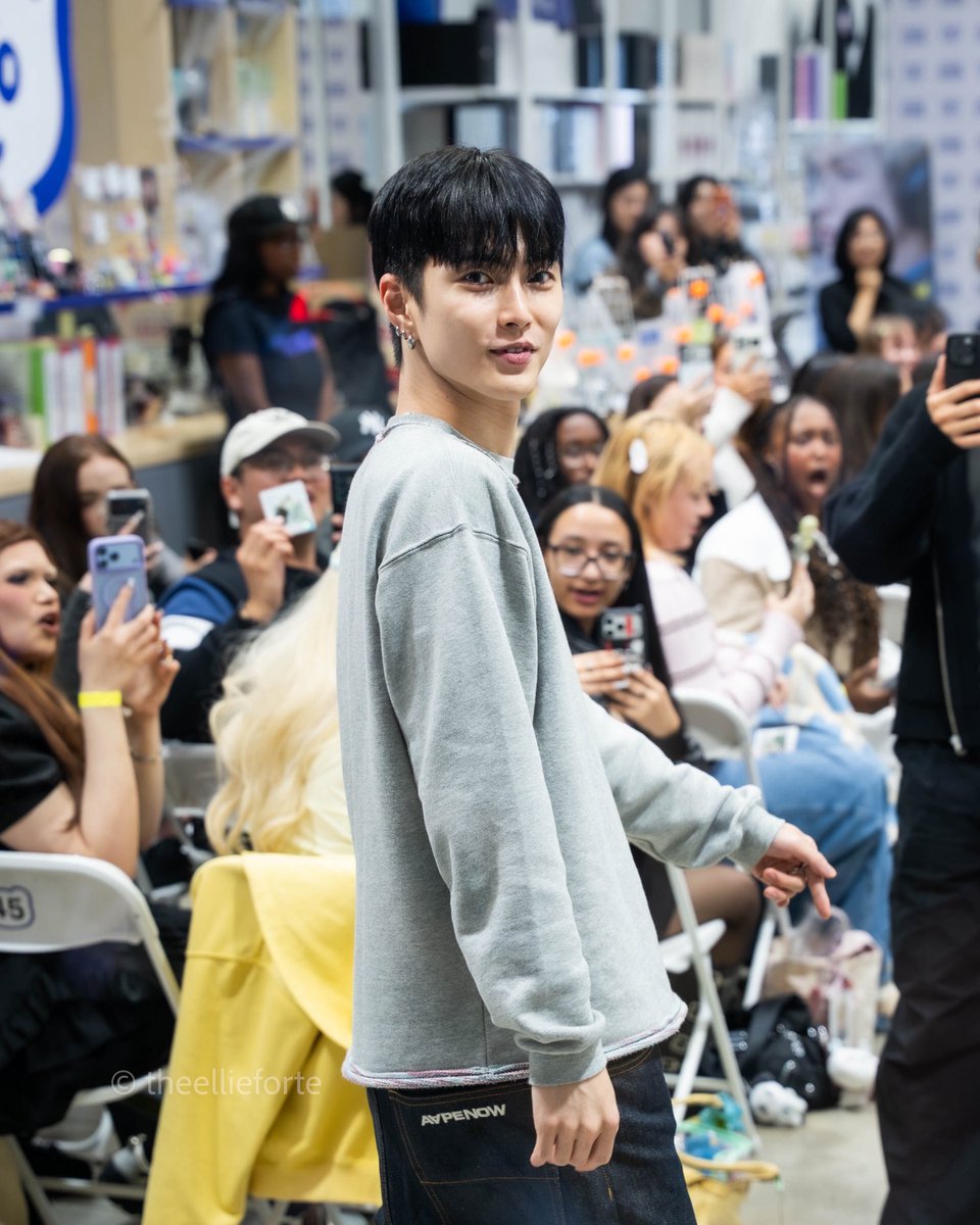 theellieforte's tweet photo. Tender moments with XngHan in NYC for his Fansign at Kpop Nara.

@XngHan_official #XNGHAN

Photos by me https://t.co/4rVCaaoqgH
