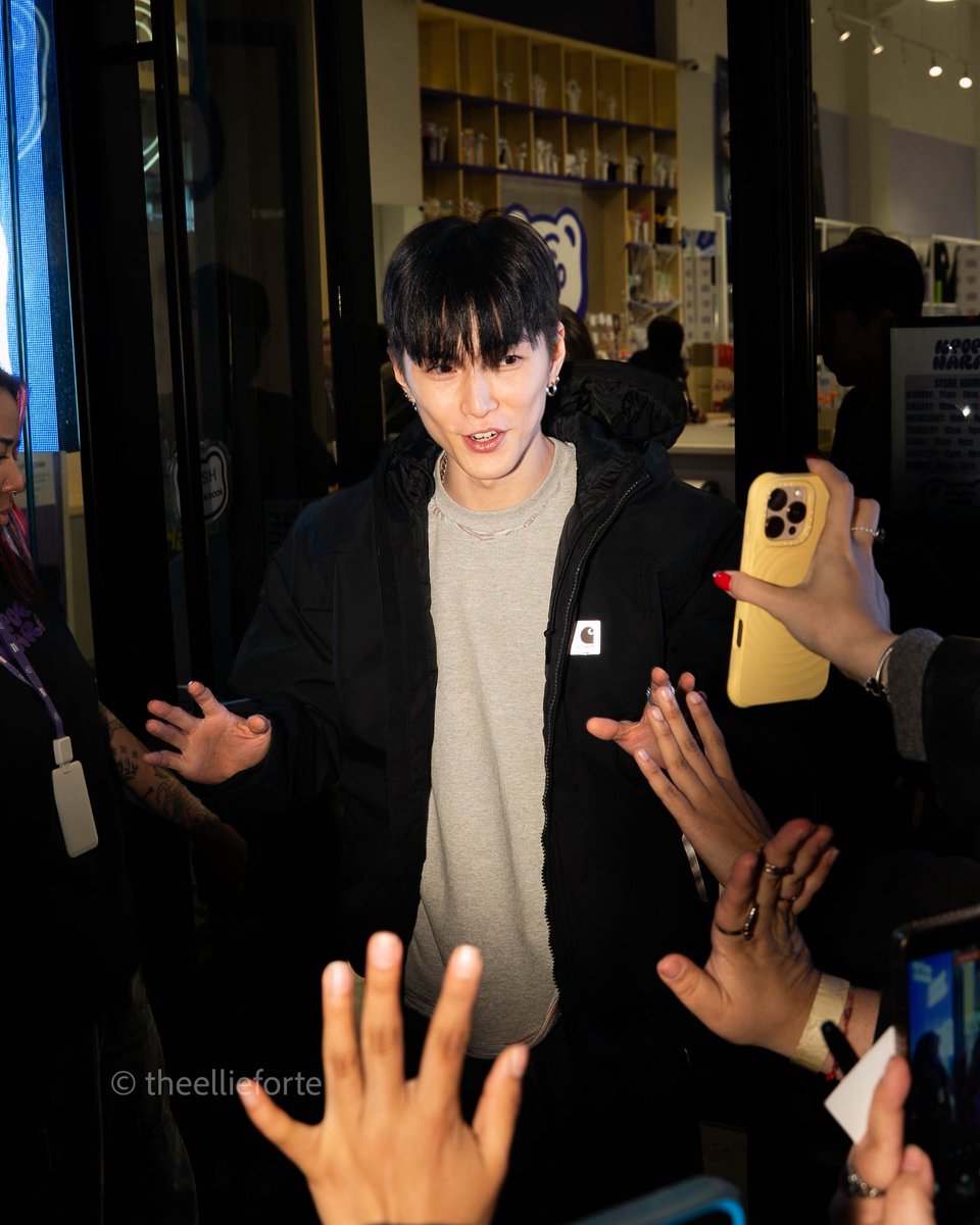 theellieforte's tweet photo. Tender moments with XngHan in NYC for his Fansign at Kpop Nara.

@XngHan_official #XNGHAN

Photos by me https://t.co/4rVCaaoqgH