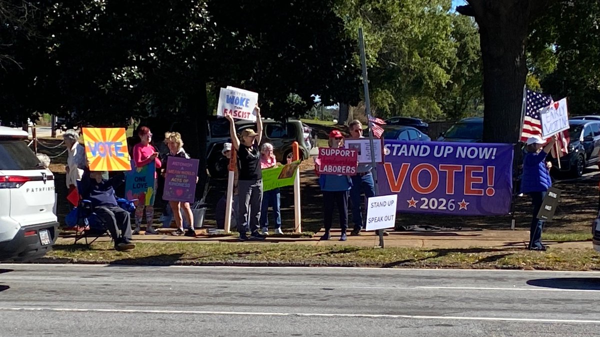 lbbecker's tweet photo. Early Voting In Oconee After Shortened Week One Down From Voting In Full Week Four Years Ago https://t.co/vcNwJpUdDl https://t.co/NC9Bjr9rr1