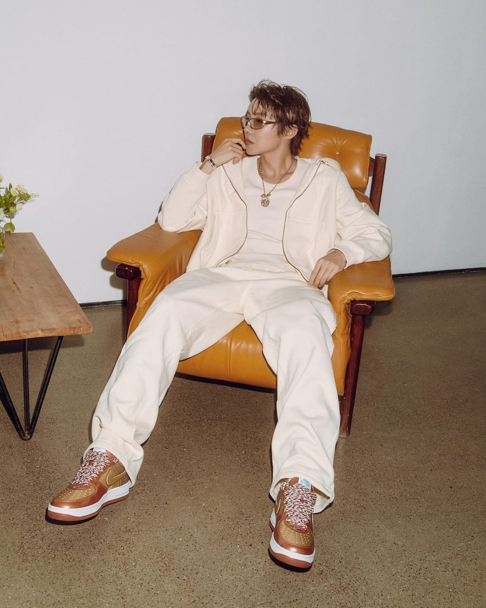 BTSxCrave's tweet photo. j-hope x NIGO x Nike Air Force 1 ’01 “Burnt Sunrise” SOLD OUT across all sizes on HUMAN MADE website in under 30 minutes.

— Over 160,000 people were already in the queue just 9 minutes after sales opened. https://t.co/bnxPXtuTLv