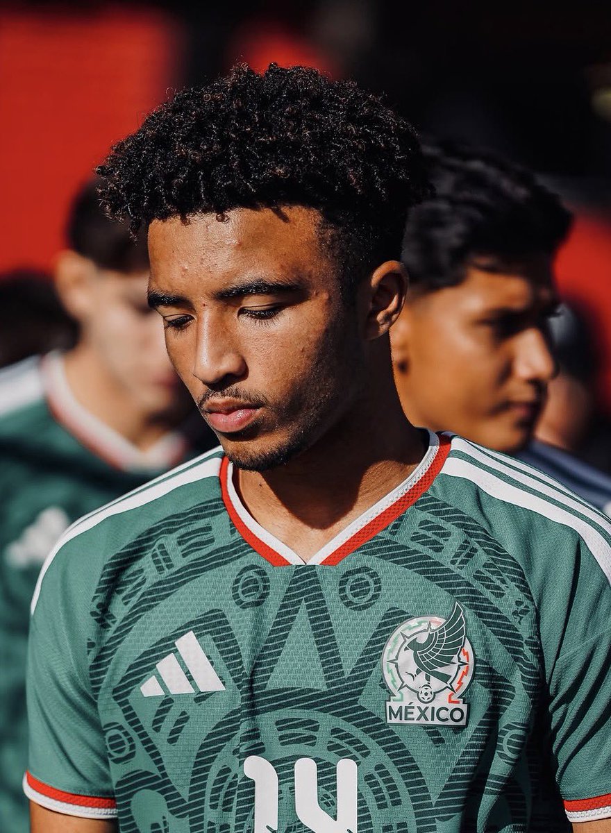 golz_tv's tweet photo. “There’s Mexicans all around the world, not just in Mexico. I’m happy I get a chance to showcase that.” 🇺🇸🇲🇽 

Da'vian Kimbrough, who’s eligible for both USMNT and Mexico, spoke about his Mexican pride. 

At 13, he became the youngest professional athlete in US sports history.

Now 16, he’s played for the youth national teams of both US and Mexico.

The teenager recently spoke to CBS News Sacramento for Hispanic Heritage Month.

“My mom’s side is Mexican,” Kimbrough said.

“My grandpa, he grew up in Michoacán. Growing up with him, whether it was watching Liga MX games or eating the food that he cooks, traditional dishes, that's kind of where I take most of my main heritage. 

“We want to take a trip down to Mexico, where my grandpa grew up, because we feel like it's important to visit and see the foundation of the heritage.

“There's Mexicans all around the world, not just in Mexico. 

“So I'm happy that I get the chance to showcase that and hopefully I can be somebody they can look up to.”

Kimbrough was born in Woodland, California to an African-American father and Mexican mother.

He signed a professional contract with Sacramento Republic at 13 and now, he’s on loan to MLS NEXT PRO side North Texas SC.