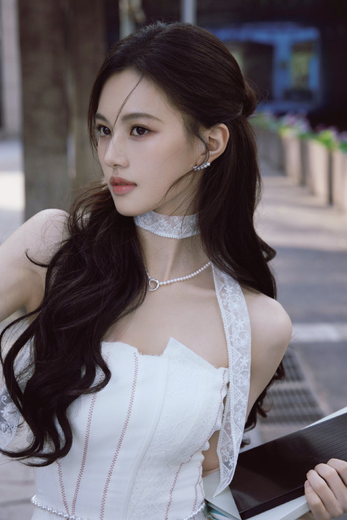lairofsonnet's tweet photo. all hail the prettiest fairy, shen yujie. https://t.co/x8IDND8KZr