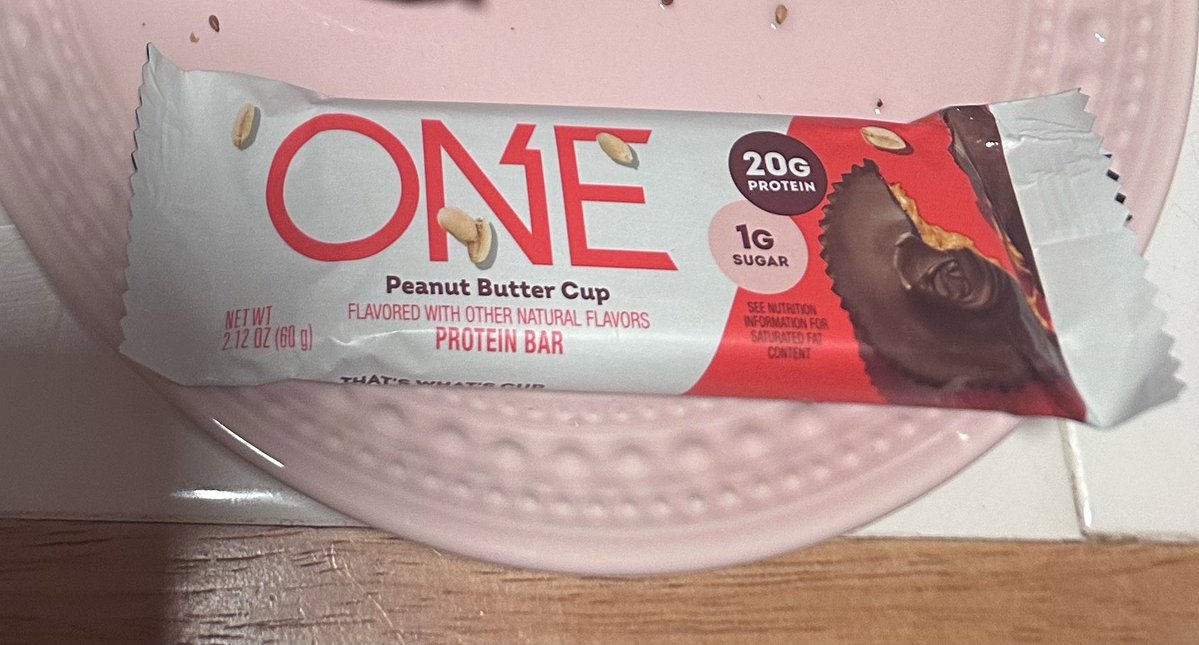 amadiasdiary's tweet photo. What I ate today: falafel wrap, one potato (microwaved) and protein bar. 600 calories , I have to estimate the potatoes I’m assuming it was 170 but I rounded to 200 just incase. https://t.co/OEfSqlGHZo