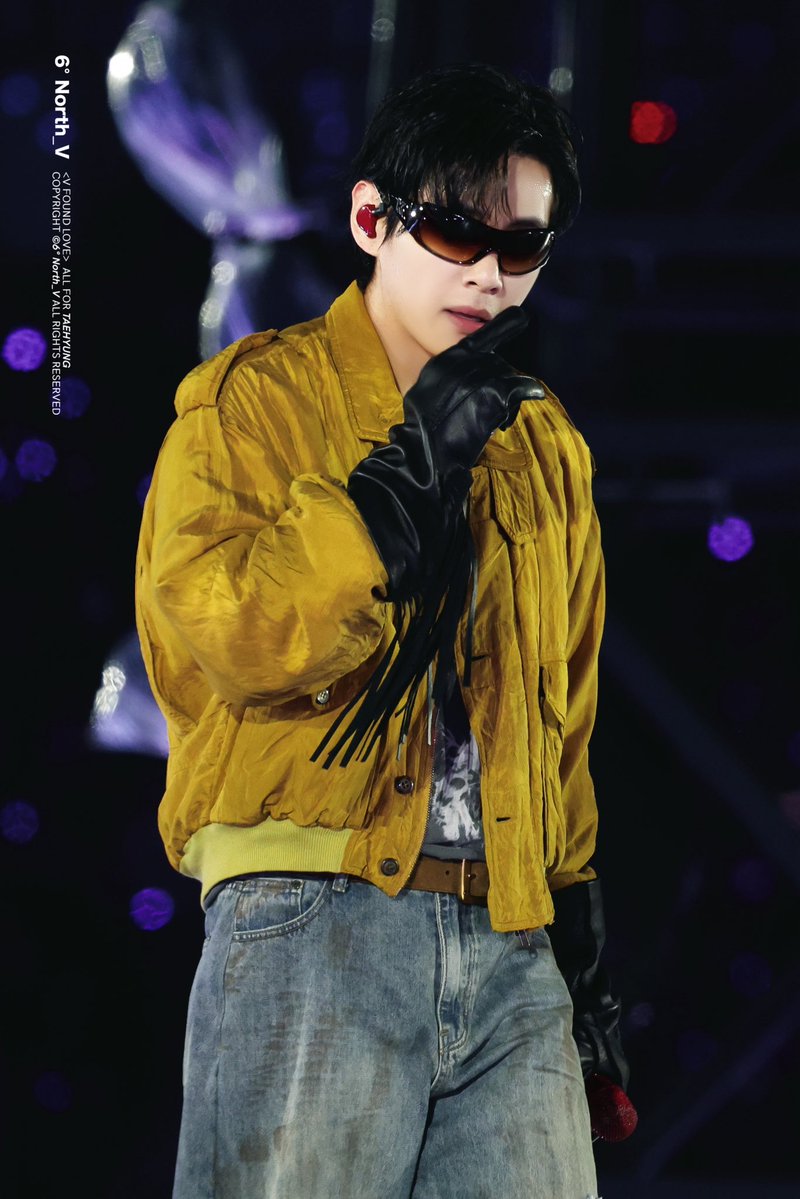 6North_V's tweet photo. 2601017 SANTIAGO
#뷔 #김태형 #태형 #TAEHYUNG #V 
#BTS #방탄소년단 #방탄 https://t.co/zf1YPH1140