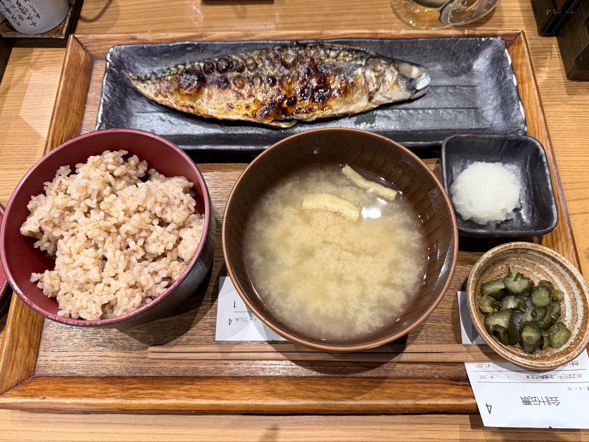 28nyan_r's tweet photo. 本日既に完売してます🈵✨
お仕事前にしんぱち食堂🐟 https://t.co/Rsta4H89bP