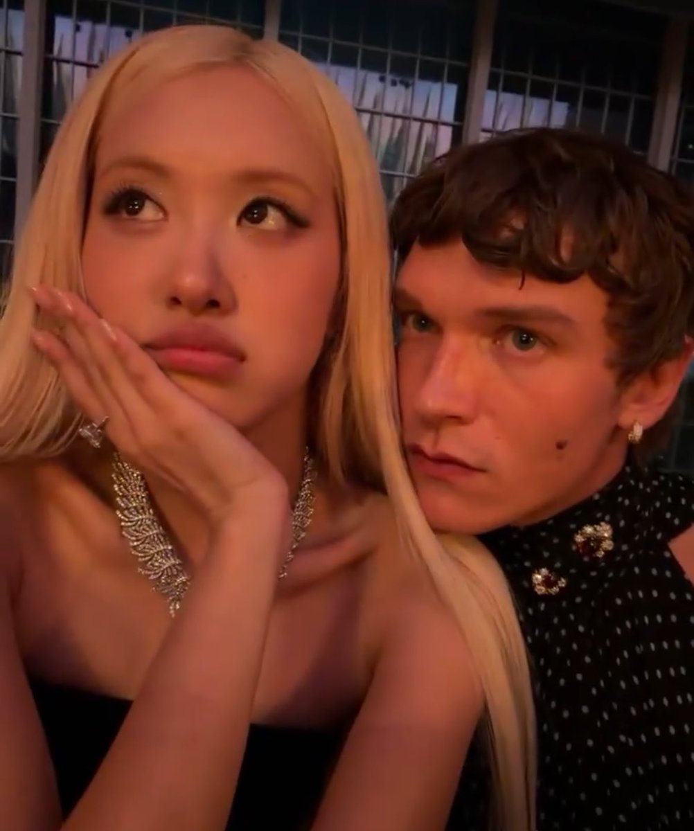 yk2aii's tweet photo. MET GALA                    ACADEMY MUSEUM GALA https://t.co/RIBR8snTX1