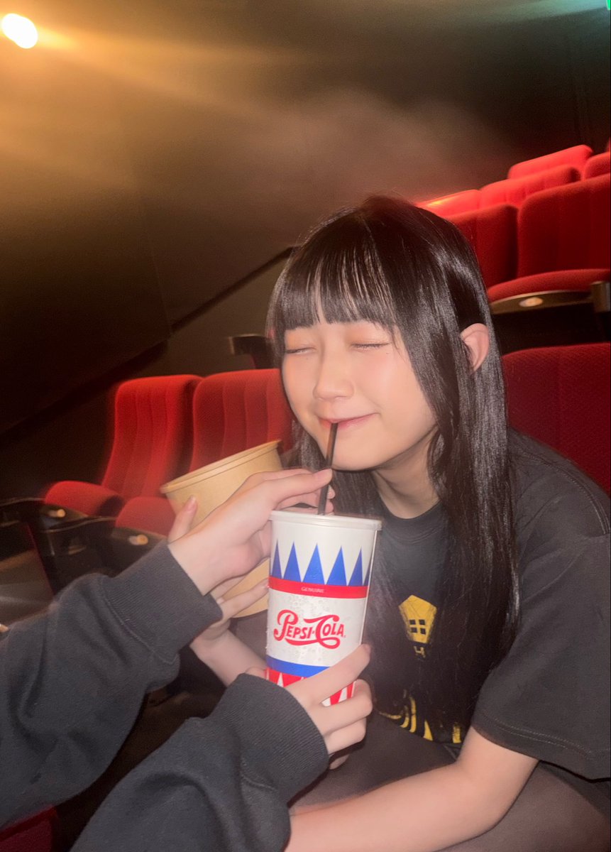 May_o_o_T's tweet photo. 映画『BanG Dream! Ave Mujica prima aurora』
上映会をみんなで観る会

ありがとうございました！！

幸せほくほくタイムでした（限界オタ）
ほんとに凄い時間でした...ここで終わるっ⁉︎
今すぐ続編が見たぁあぁあい！！！ 

桜花ちゃんコーラ飲んじゃってごめんね
#バンドリ #マチアソビ #家団 https://t.co/9Z9mgHyXJT