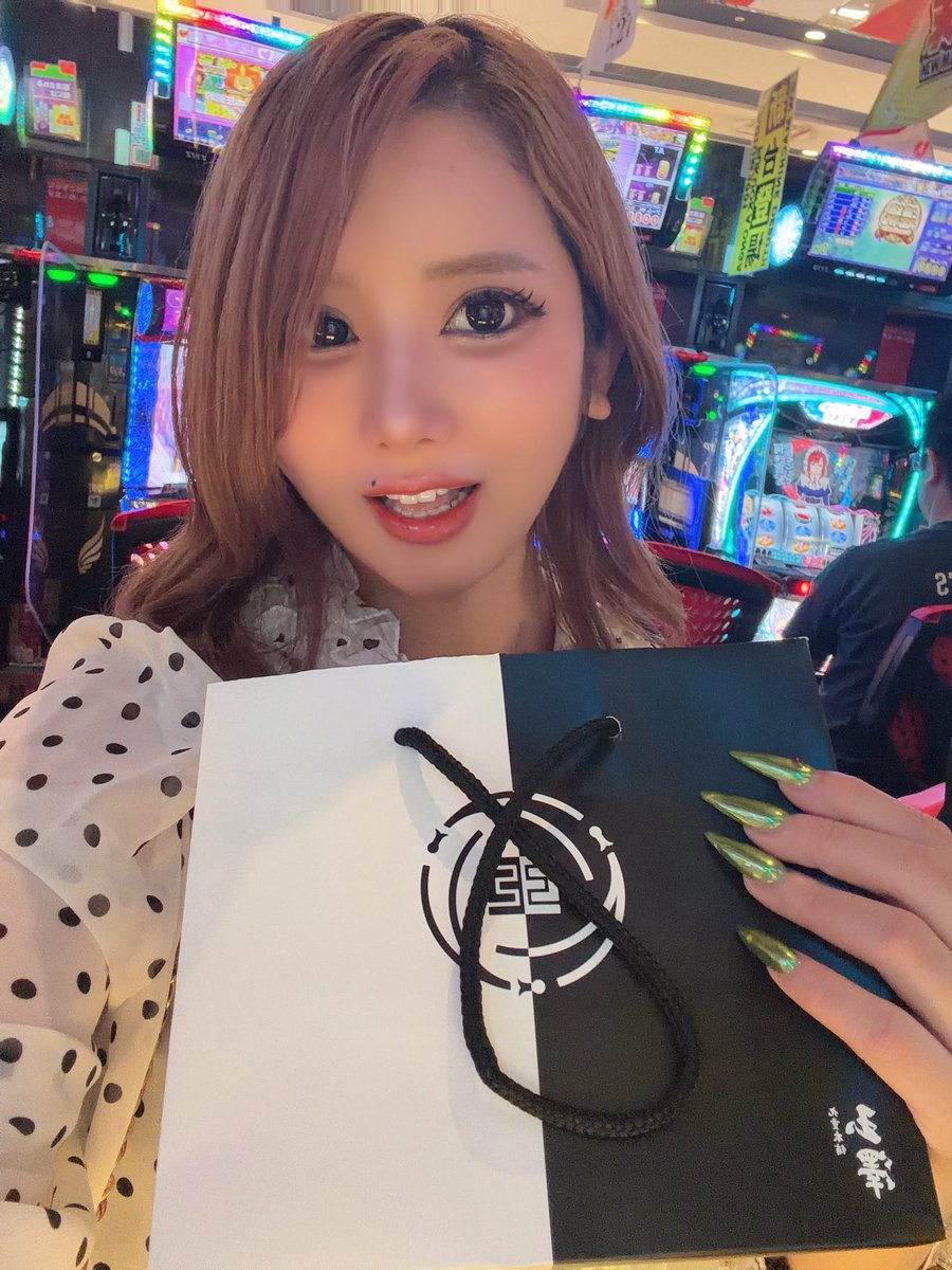 pinko_mm's tweet photo. なんと仙台から駆けつけてくれた方から
霜柱の差し入れが……ッ！✨️
(これ何時間も並ぶやつ……😭😭😭😭)

他にも飲み物差し入れなども
みなさまありがとうございます💕👨🏻‍🦲🖖🏻
今から負けを全部取り戻すぜぇい！ https://t.co/ZRCOUy38aF