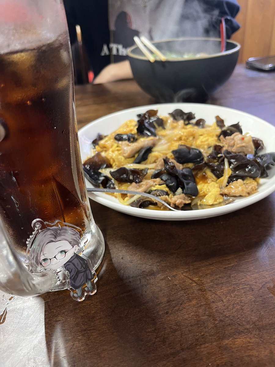 _chirolchoco_'s tweet photo. 卵とキクラゲのあんかけ炒めとコーラとちかしきさん😄 https://t.co/x4NGxGpf3C