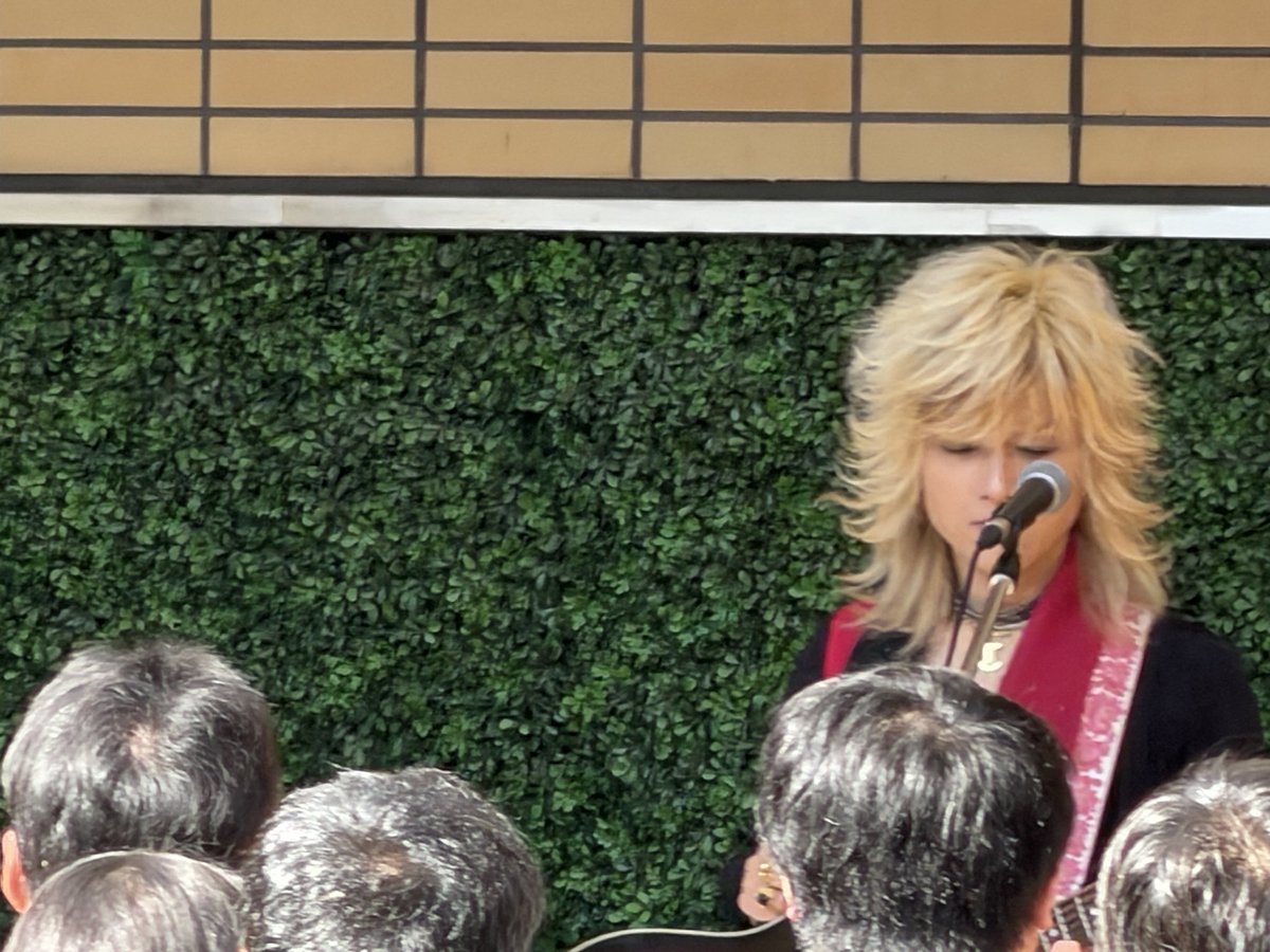 shutakaegg's tweet photo. 近所に買い物来たら、昔よく聴いてた卓偉？さんが営業で来られてました。
生卓偉は初めてで興奮しました。 https://t.co/MB6lXOCks1