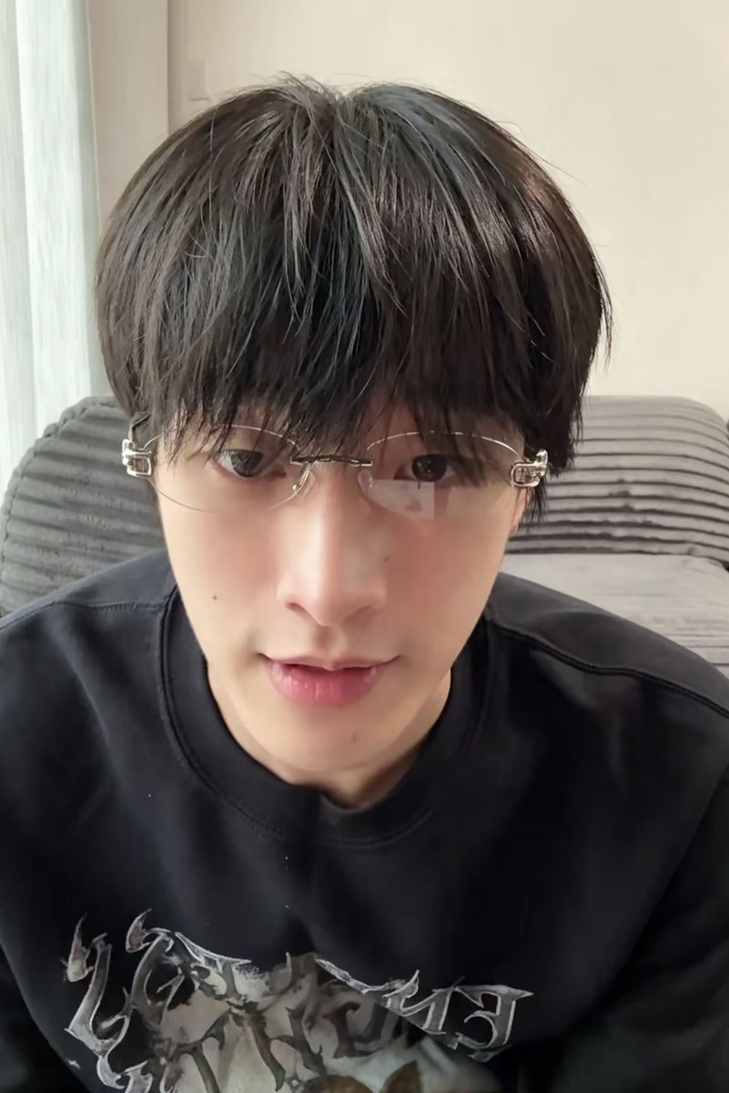 __apinyakkk's tweet photo. จะว่าไปนางก็หล่อไม่เบานะเนี่ยยยย 🥴🥴 https://t.co/zq77OgSOWF