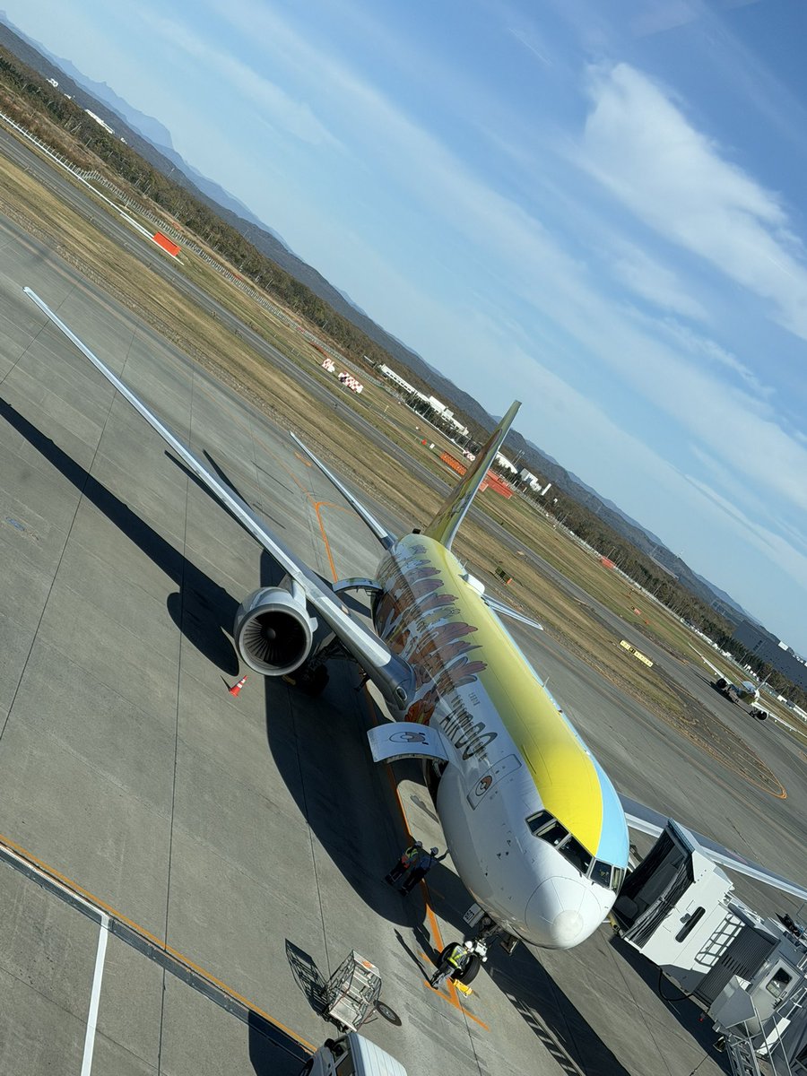 max87261's tweet photo. 初AIRDO😊
AIRDOでもラウンジ使えた👍
タリーズ飲んで帰るw
ポケモン機だったw https://t.co/1khVSkCgx4